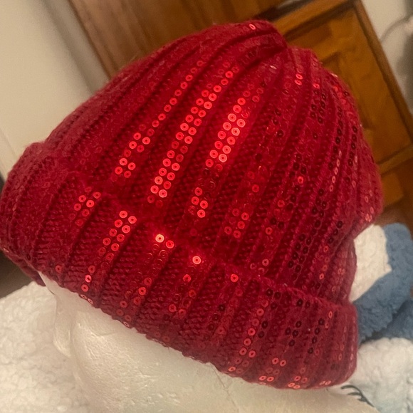 Red sequin faux fur hat New without tags super soft unisex men/women - Picture 4 of 8